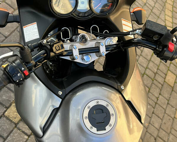 Серый Сузуки DL 650, объемом двигателя 0.65 л и пробегом 32 тыс. км за 5750 $, фото 9 на Automoto.ua