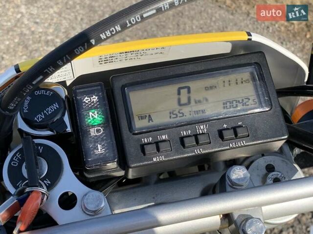 Желтый Сузуки DR-Z 400, объемом двигателя 0.4 л и пробегом 10 тыс. км за 8200 $, фото 12 на Automoto.ua
