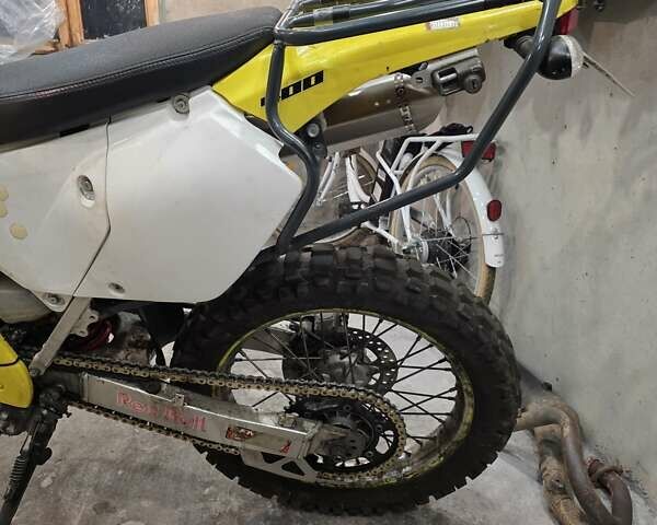 Желтый Сузуки DR-Z 400S, объемом двигателя 0.4 л и пробегом 24 тыс. км за 5200 $, фото 2 на Automoto.ua