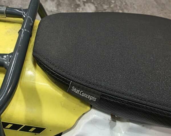 Желтый Сузуки DR-Z 400S, объемом двигателя 0.4 л и пробегом 24 тыс. км за 5200 $, фото 5 на Automoto.ua