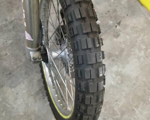 Желтый Сузуки DR-Z 400S, объемом двигателя 0.4 л и пробегом 24 тыс. км за 5200 $, фото 6 на Automoto.ua