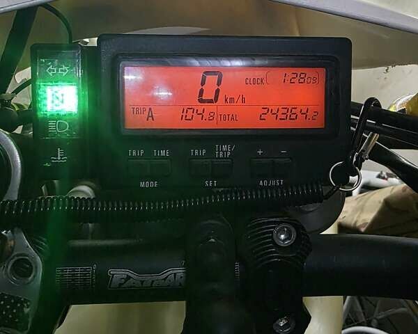 Желтый Сузуки DR-Z 400S, объемом двигателя 0.4 л и пробегом 24 тыс. км за 5200 $, фото 12 на Automoto.ua