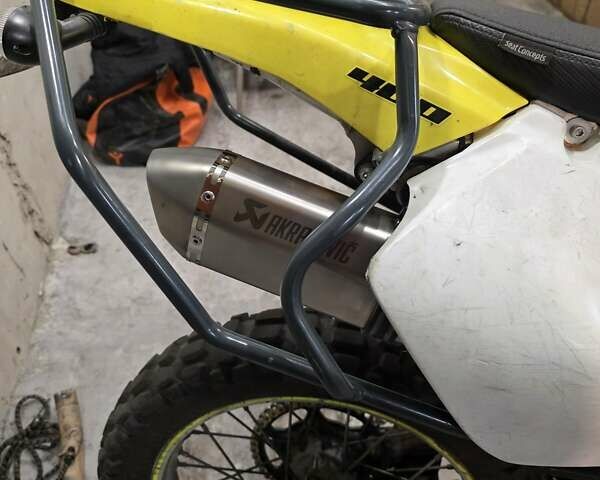 Желтый Сузуки DR-Z 400S, объемом двигателя 0.4 л и пробегом 24 тыс. км за 5200 $, фото 4 на Automoto.ua
