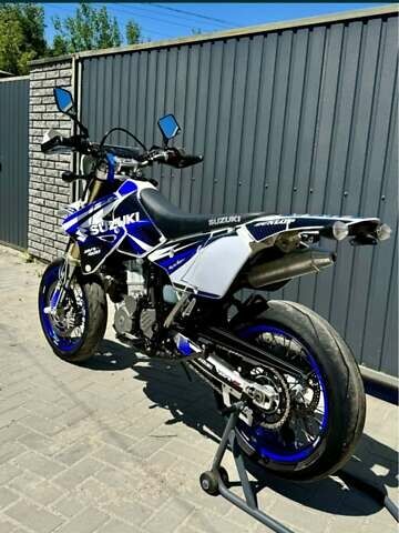 Белый Сузуки DR-Z 400SM, объемом двигателя 0.4 л и пробегом 35 тыс. км за 6000 $, фото 6 на Automoto.ua