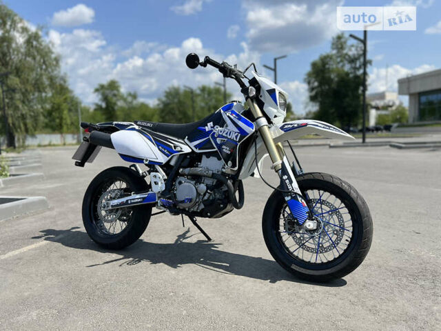 Білий Сузукі DR-Z 400SM, об'ємом двигуна 0 л та пробігом 1 тис. км за 9300 $, фото 1 на Automoto.ua