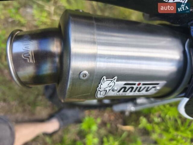 Белый Сузуки DR-Z 400SM, объемом двигателя 0.4 л и пробегом 12 тыс. км за 6400 $, фото 15 на Automoto.ua