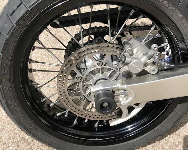 Черный Сузуки DR-Z 400SM, объемом двигателя 0.4 л и пробегом 75 тыс. км за 5200 $, фото 18 на Automoto.ua