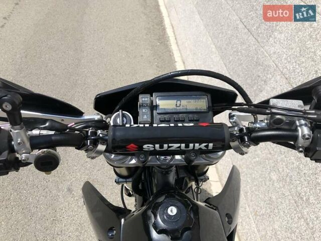 Черный Сузуки DR-Z 400SM, объемом двигателя 0.4 л и пробегом 75 тыс. км за 5200 $, фото 10 на Automoto.ua