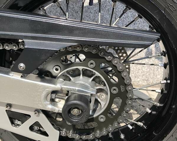 Черный Сузуки DR-Z 400SM, объемом двигателя 0.4 л и пробегом 75 тыс. км за 5200 $, фото 14 на Automoto.ua