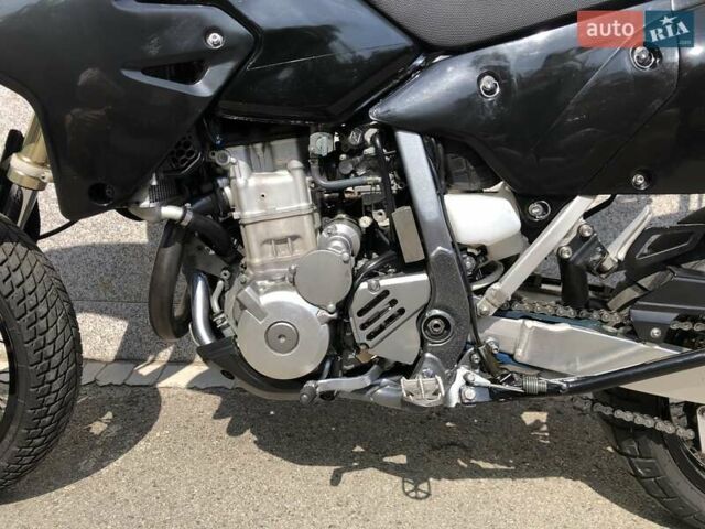 Черный Сузуки DR-Z 400SM, объемом двигателя 0.4 л и пробегом 75 тыс. км за 5200 $, фото 8 на Automoto.ua