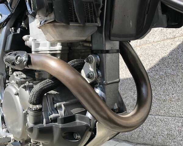 Черный Сузуки DR-Z 400SM, объемом двигателя 0.4 л и пробегом 75 тыс. км за 5200 $, фото 7 на Automoto.ua