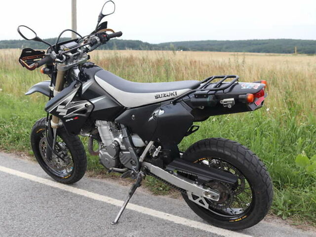 Черный Сузуки DR-Z 400SM, объемом двигателя 0.4 л и пробегом 37 тыс. км за 5000 $, фото 7 на Automoto.ua