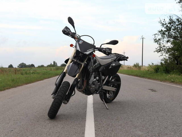 Черный Сузуки DR-Z 400SM, объемом двигателя 0.4 л и пробегом 37 тыс. км за 5000 $, фото 1 на Automoto.ua