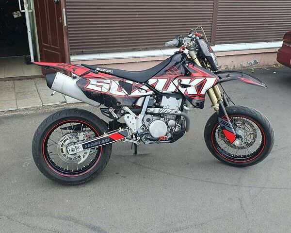 Черный Сузуки DR-Z 400SM, объемом двигателя 0.4 л и пробегом 14 тыс. км за 5500 $, фото 2 на Automoto.ua