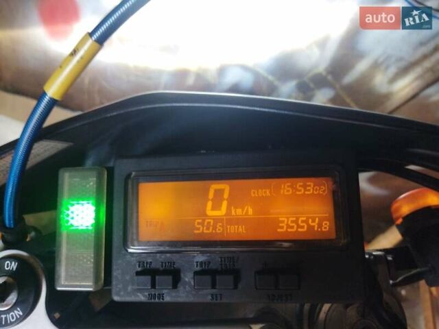 Черный Сузуки DR-Z 400SM, объемом двигателя 0.4 л и пробегом 4 тыс. км за 5300 $, фото 13 на Automoto.ua