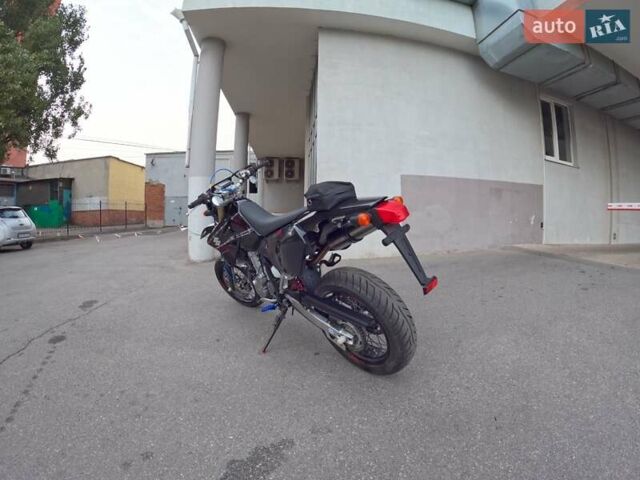 Черный Сузуки DR-Z 400SM, объемом двигателя 0.4 л и пробегом 4 тыс. км за 5300 $, фото 4 на Automoto.ua