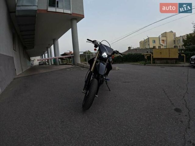 Черный Сузуки DR-Z 400SM, объемом двигателя 0.4 л и пробегом 4 тыс. км за 5300 $, фото 7 на Automoto.ua