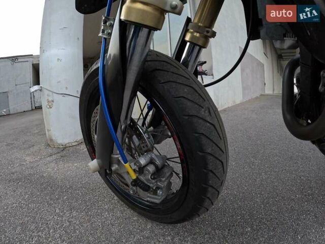 Черный Сузуки DR-Z 400SM, объемом двигателя 0.4 л и пробегом 4 тыс. км за 5300 $, фото 10 на Automoto.ua