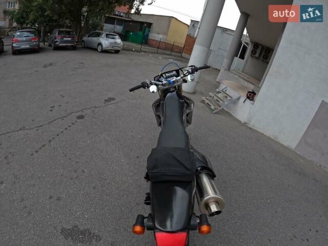 Черный Сузуки DR-Z 400SM, объемом двигателя 0.4 л и пробегом 4 тыс. км за 5300 $, фото 3 на Automoto.ua