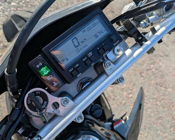 Черный Сузуки DR-Z 400SM, объемом двигателя 0.4 л и пробегом 7 тыс. км за 7499 $, фото 8 на Automoto.ua