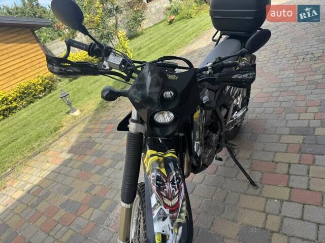 Сузуки DR-Z 400SM, объемом двигателя 0 л и пробегом 29 тыс. км за 4800 $, фото 5 на Automoto.ua