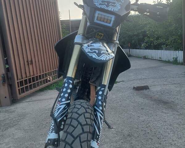 Сузуки DR-Z 400SM, объемом двигателя 0 л и пробегом 29 тыс. км за 6000 $, фото 7 на Automoto.ua