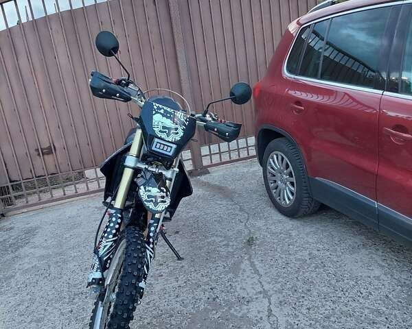 Сузуки DR-Z 400SM, объемом двигателя 0 л и пробегом 29 тыс. км за 6000 $, фото 5 на Automoto.ua