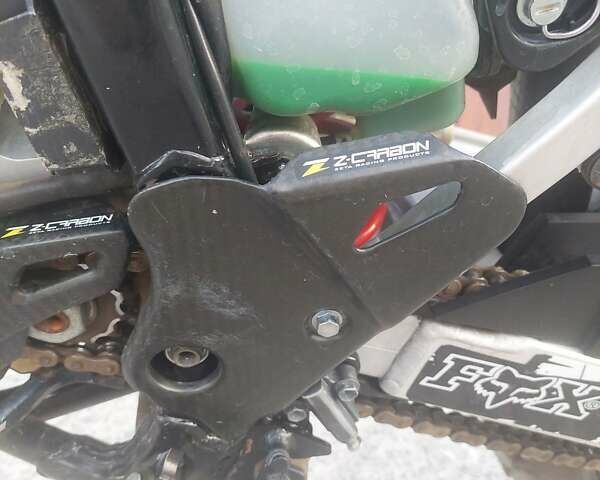 Сузуки DR-Z 400SM, объемом двигателя 0 л и пробегом 29 тыс. км за 6000 $, фото 10 на Automoto.ua