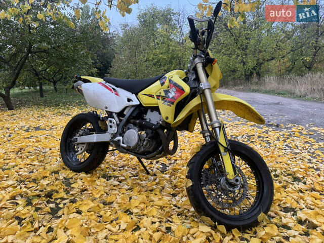 Желтый Сузуки DR-Z 400SM, объемом двигателя 0.4 л и пробегом 34 тыс. км за 5200 $, фото 3 на Automoto.ua