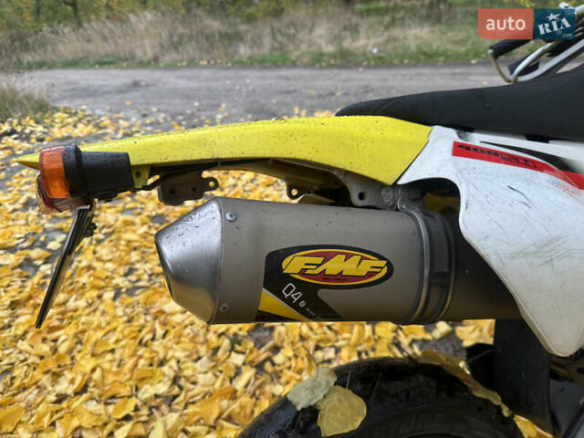 Желтый Сузуки DR-Z 400SM, объемом двигателя 0.4 л и пробегом 34 тыс. км за 5200 $, фото 2 на Automoto.ua