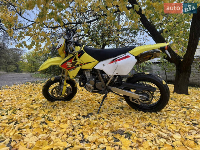 Желтый Сузуки DR-Z 400SM, объемом двигателя 0.4 л и пробегом 34 тыс. км за 5200 $, фото 4 на Automoto.ua