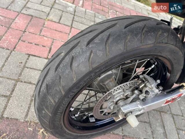 Серый Сузуки DR-Z 400SM, объемом двигателя 0.4 л и пробегом 10 тыс. км за 5300 $, фото 5 на Automoto.ua