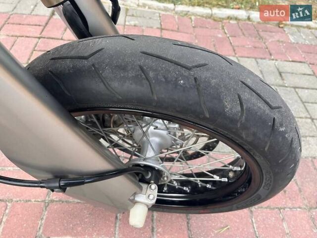 Серый Сузуки DR-Z 400SM, объемом двигателя 0.4 л и пробегом 10 тыс. км за 5300 $, фото 3 на Automoto.ua