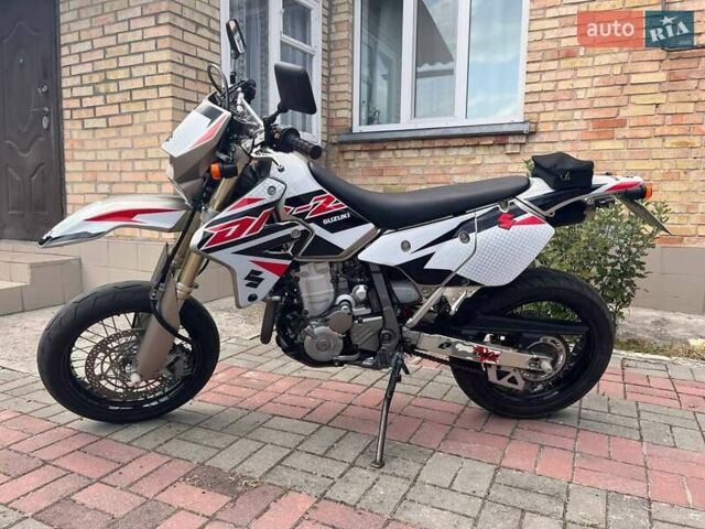 Серый Сузуки DR-Z 400SM, объемом двигателя 0.4 л и пробегом 10 тыс. км за 5300 $, фото 2 на Automoto.ua
