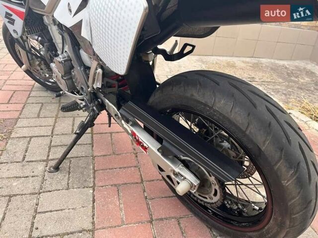 Серый Сузуки DR-Z 400SM, объемом двигателя 0.4 л и пробегом 10 тыс. км за 5300 $, фото 7 на Automoto.ua