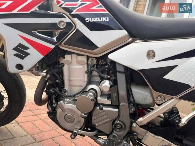 Серый Сузуки DR-Z 400SM, объемом двигателя 0.4 л и пробегом 10 тыс. км за 5300 $, фото 4 на Automoto.ua