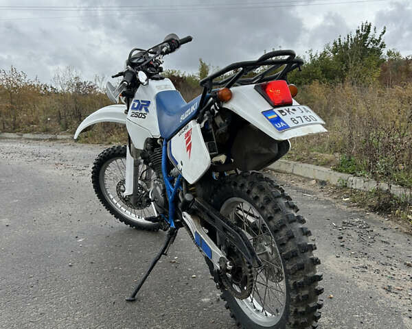 Белый Сузуки DR 250, объемом двигателя 0.25 л и пробегом 45 тыс. км за 2500 $, фото 8 на Automoto.ua