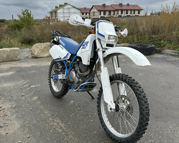 Белый Сузуки DR 250, объемом двигателя 0.25 л и пробегом 45 тыс. км за 2500 $, фото 4 на Automoto.ua