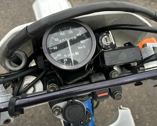 Белый Сузуки DR 250, объемом двигателя 0.25 л и пробегом 45 тыс. км за 2500 $, фото 1 на Automoto.ua