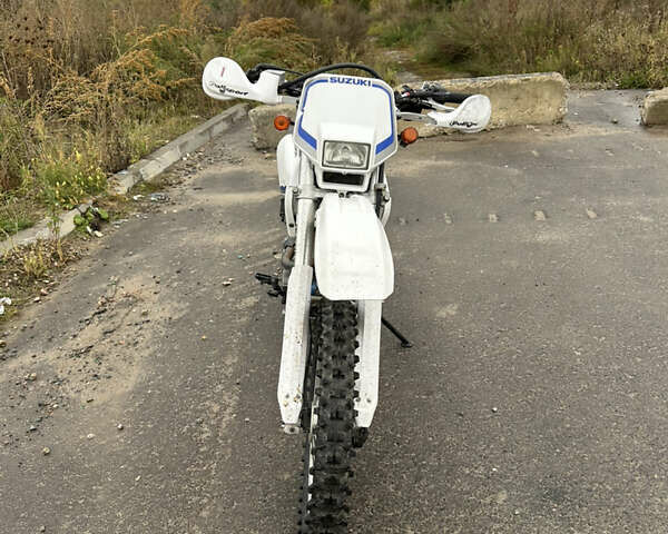 Белый Сузуки DR 250, объемом двигателя 0.25 л и пробегом 45 тыс. км за 2500 $, фото 3 на Automoto.ua