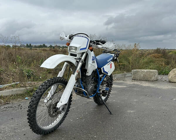 Белый Сузуки DR 250, объемом двигателя 0.25 л и пробегом 45 тыс. км за 2500 $, фото 2 на Automoto.ua