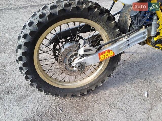 Желтый Сузуки DR 250, объемом двигателя 0.25 л и пробегом 43 тыс. км за 2000 $, фото 4 на Automoto.ua