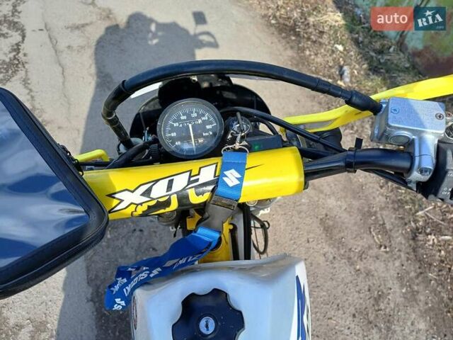 Желтый Сузуки DR 250, объемом двигателя 0.25 л и пробегом 43 тыс. км за 2000 $, фото 5 на Automoto.ua