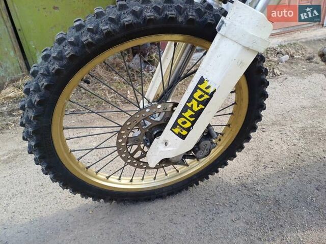 Желтый Сузуки DR 250, объемом двигателя 0.25 л и пробегом 43 тыс. км за 2000 $, фото 2 на Automoto.ua