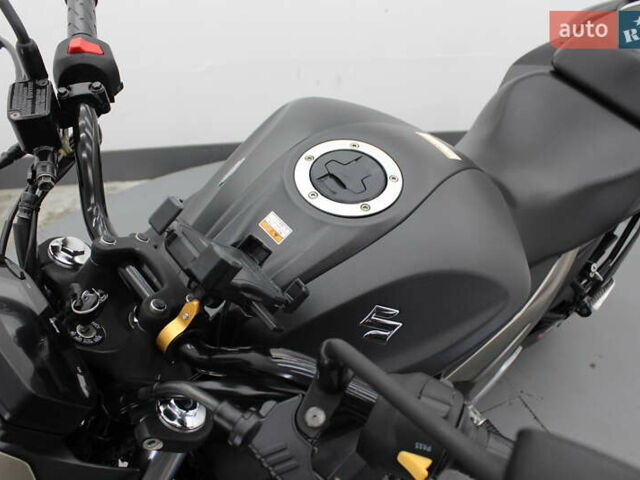 Черный Сузуки Gixxer 150, объемом двигателя 0.25 л и пробегом 20 тыс. км за 3100 $, фото 11 на Automoto.ua