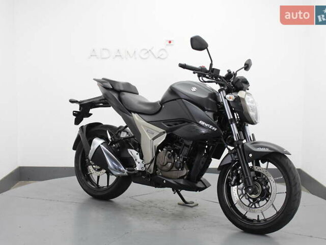 Черный Сузуки Gixxer 150, объемом двигателя 0.25 л и пробегом 20 тыс. км за 3100 $, фото 3 на Automoto.ua