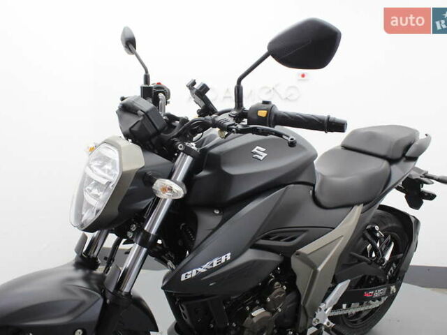 Черный Сузуки Gixxer 150, объемом двигателя 0.25 л и пробегом 20 тыс. км за 3100 $, фото 8 на Automoto.ua