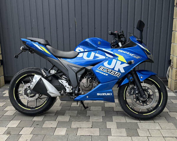 Синий Сузуки Gixxer 250, объемом двигателя 0.25 л и пробегом 8 тыс. км за 3500 $, фото 1 на Automoto.ua