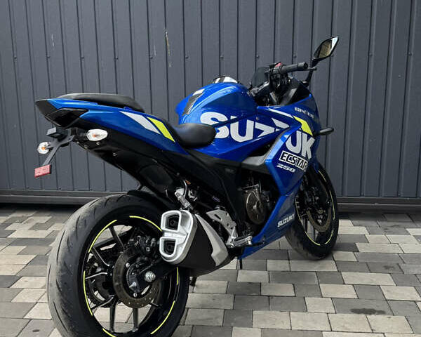 Синий Сузуки Gixxer 250, объемом двигателя 0.25 л и пробегом 8 тыс. км за 3500 $, фото 2 на Automoto.ua