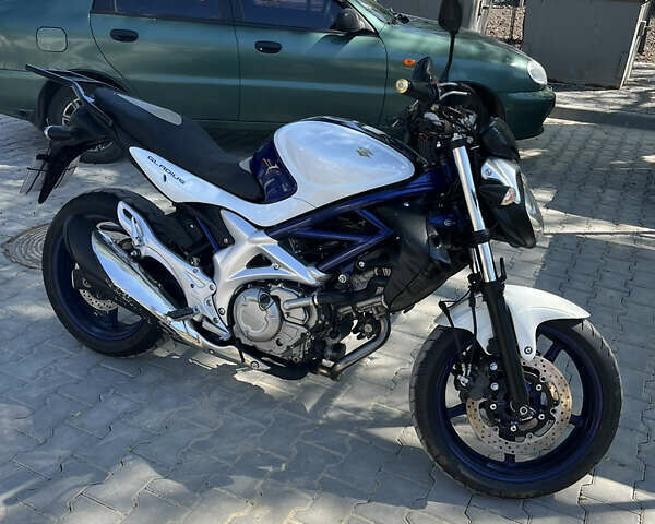 Білий Сузукі Gladius 400, об'ємом двигуна 0.4 л та пробігом 58 тис. км за 3700 $, фото 2 на Automoto.ua